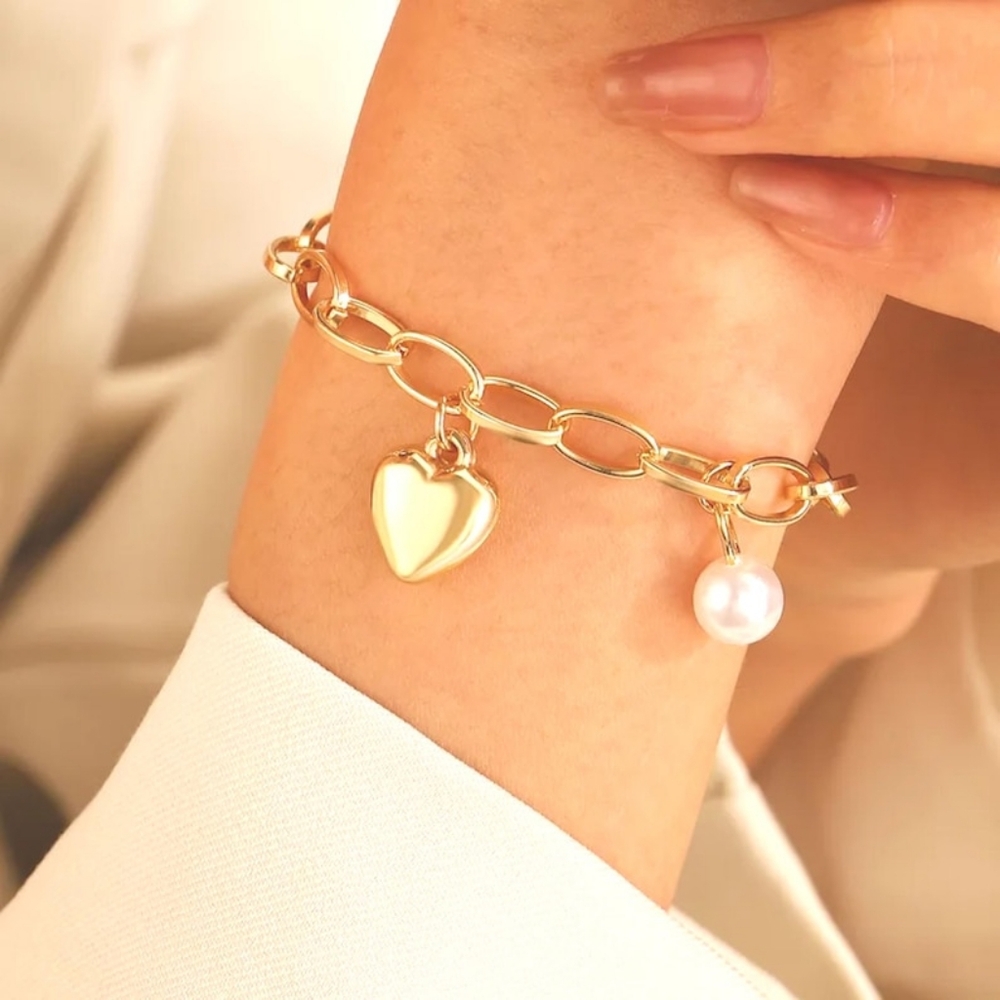 Gold Tone Oval Link Heart Charm Bracelet